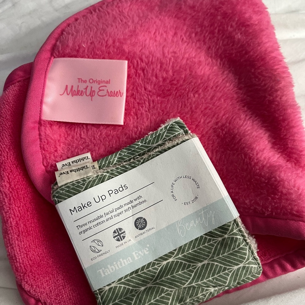 MakeUp Eraser Pink Cloth and Green Pads Set